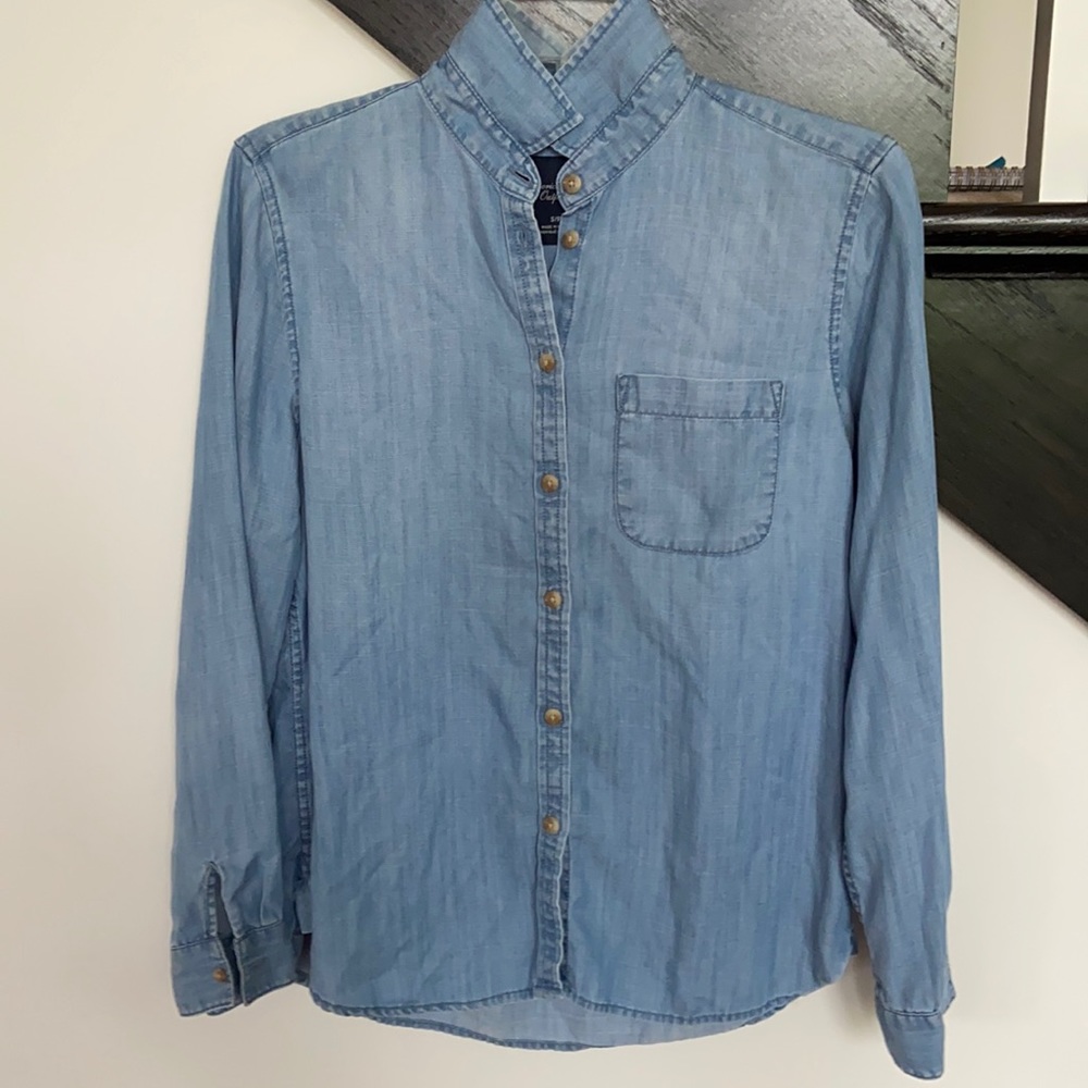 American eagle button up